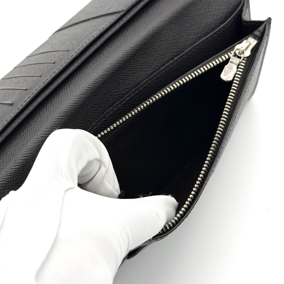Louis Vuitton × Chapman Brothers Brazza Wallet, view 4