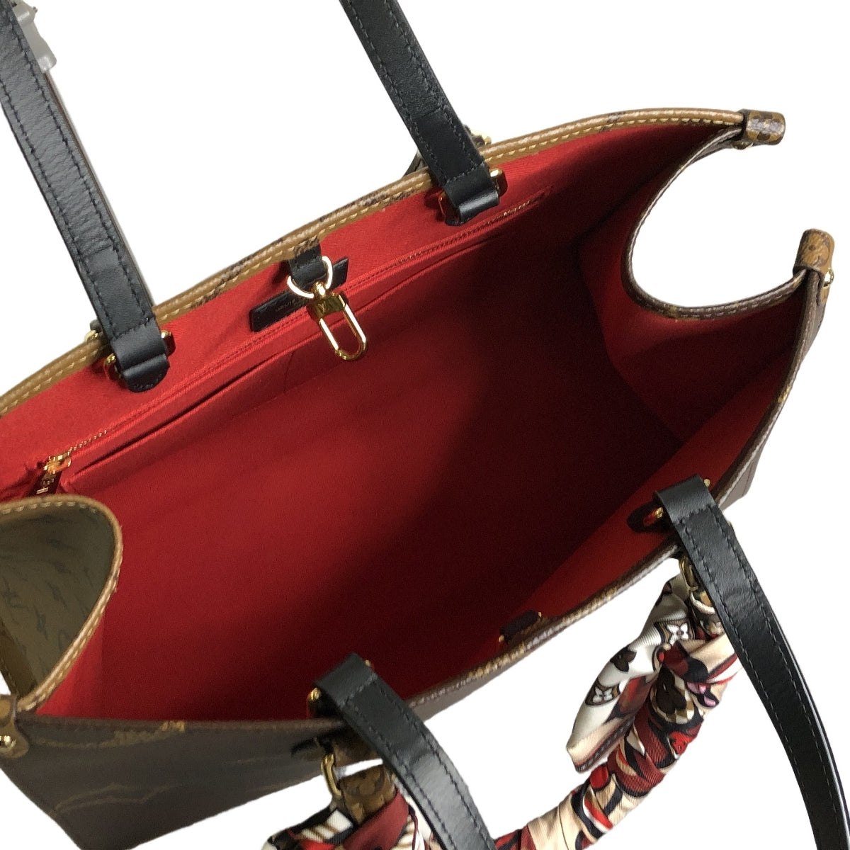 Louis Vuitton OnTheGo MM M45321, view 5