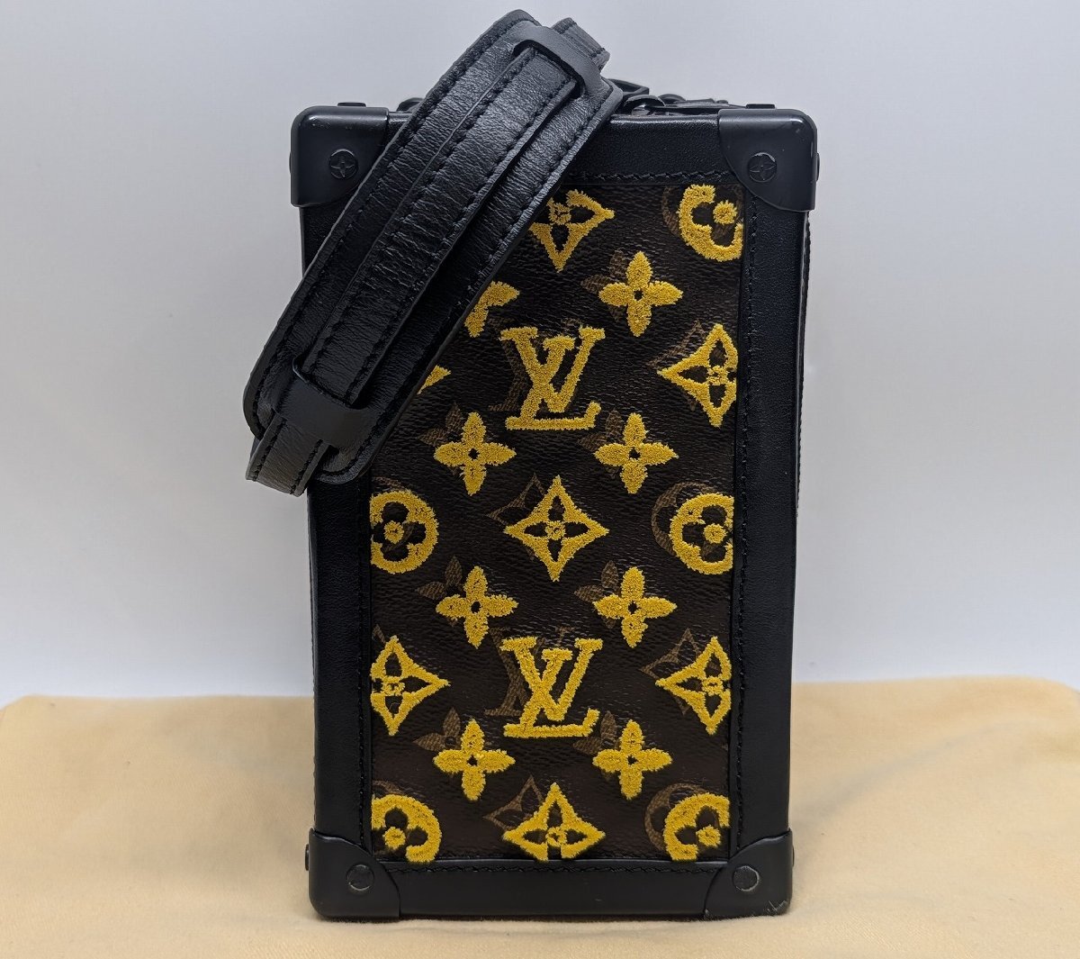 Louis Vuitton Vertical Soft Trunk M45079 Tuffetage, view 1