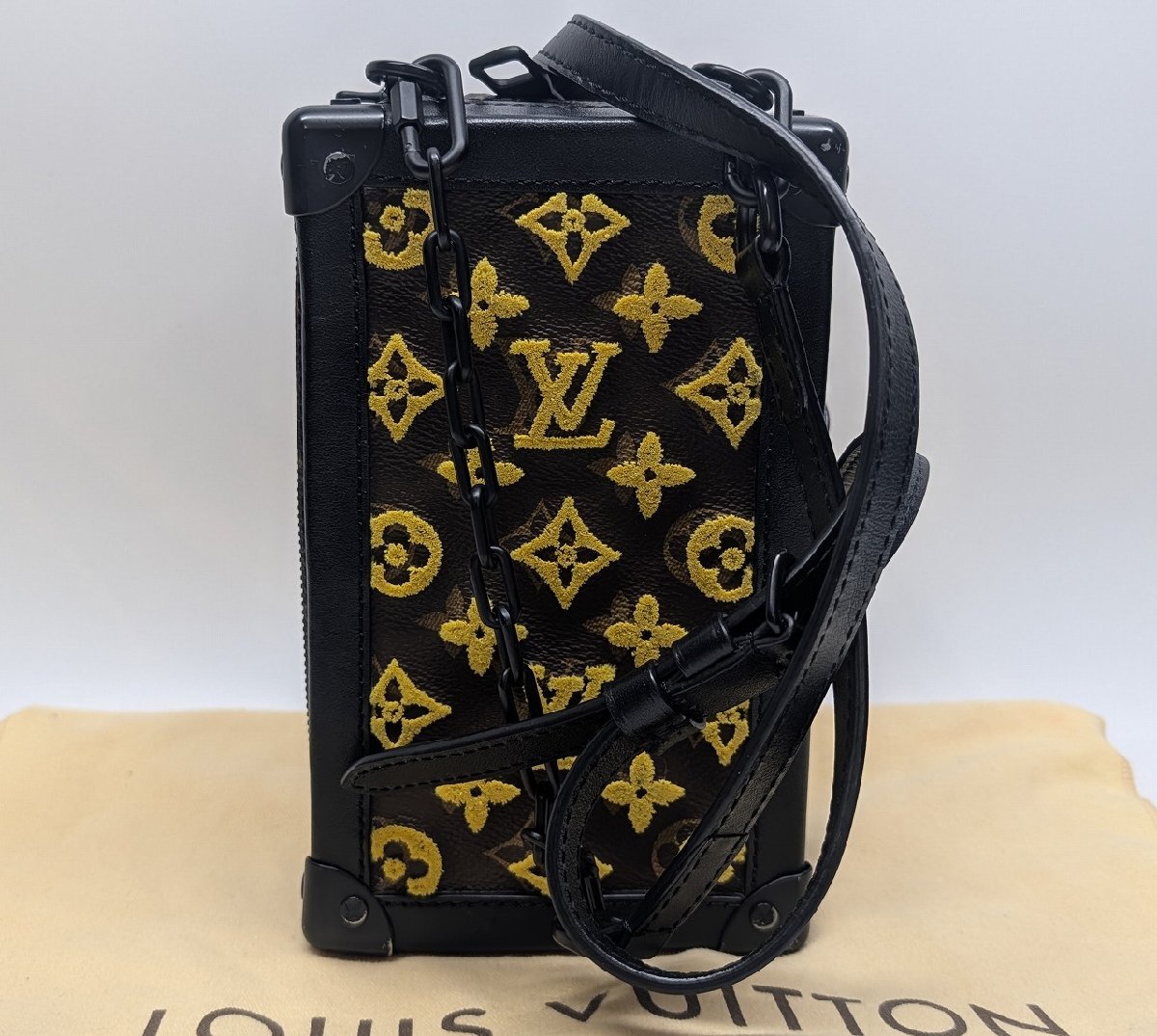 Louis Vuitton Vertical Soft Trunk M45079 Tuffetage, view 2