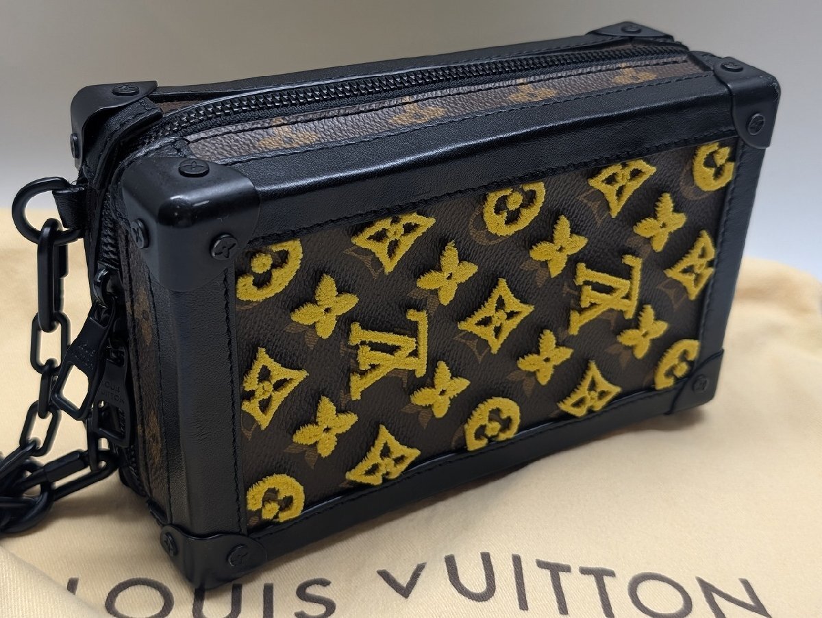 Louis Vuitton Vertical Soft Trunk M45079 Tuffetage, view 3