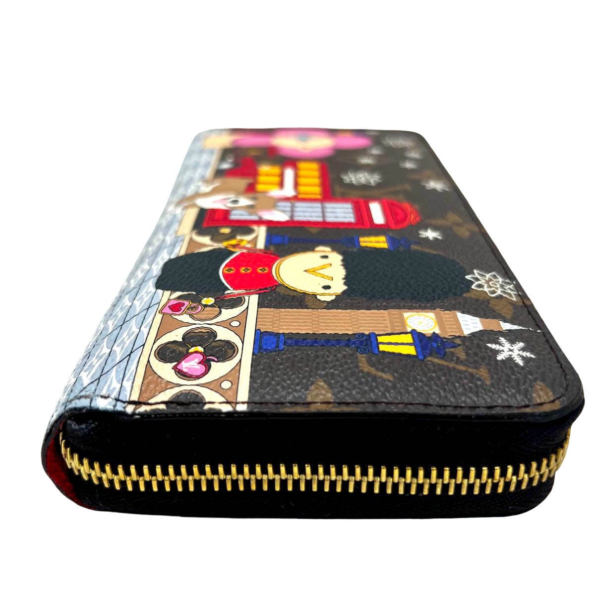 Louis Vuitton Zippy Wallet M80861 Vivienne in London, Holiday 2021 – top edge with gold zip