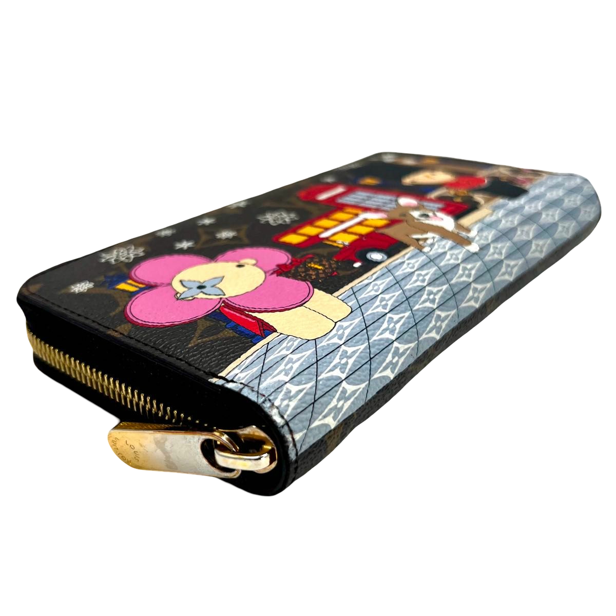 Louis Vuitton Zippy Wallet M80861 Vivienne in London, Holiday 2021 – lying flat with zip pull