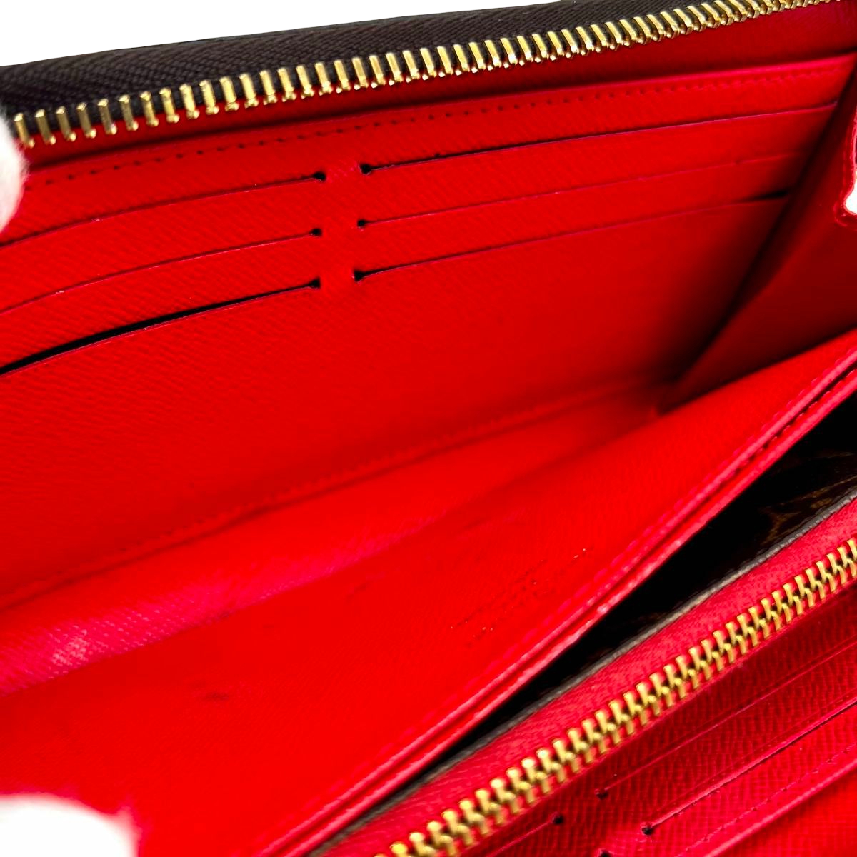 Louis Vuitton Zippy Wallet M80861 Vivienne in London, Holiday 2021 – red leather card slots