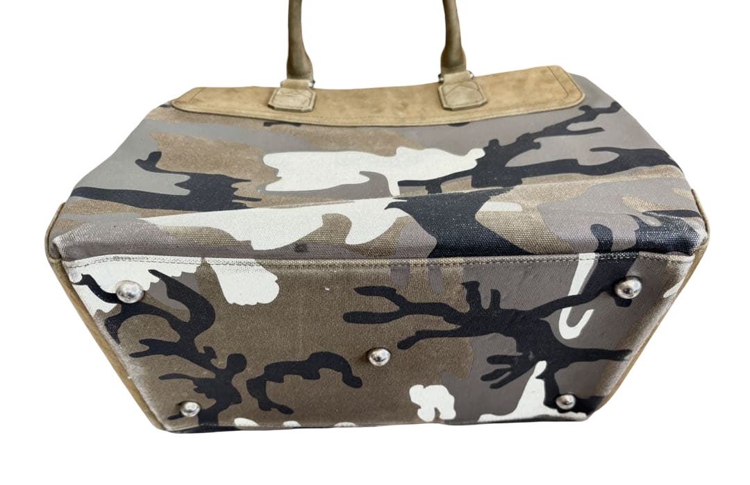 READYMADE Gym Bag camouflage canvas tote with multicolour flower patches – base with protective metal feet