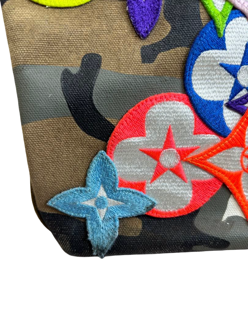 READYMADE Gym Bag camouflage canvas tote with multicolour flower patches – patch embroidery close-up with stitching detail