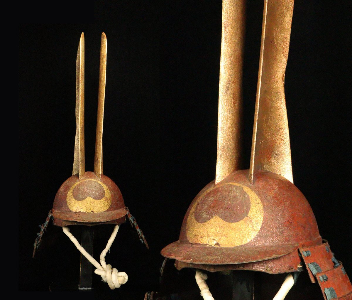 Kawari Kabuto Samurai Helmet — Tall Kuwagata Maedate with Gold Crest Motif (Edo-Style)