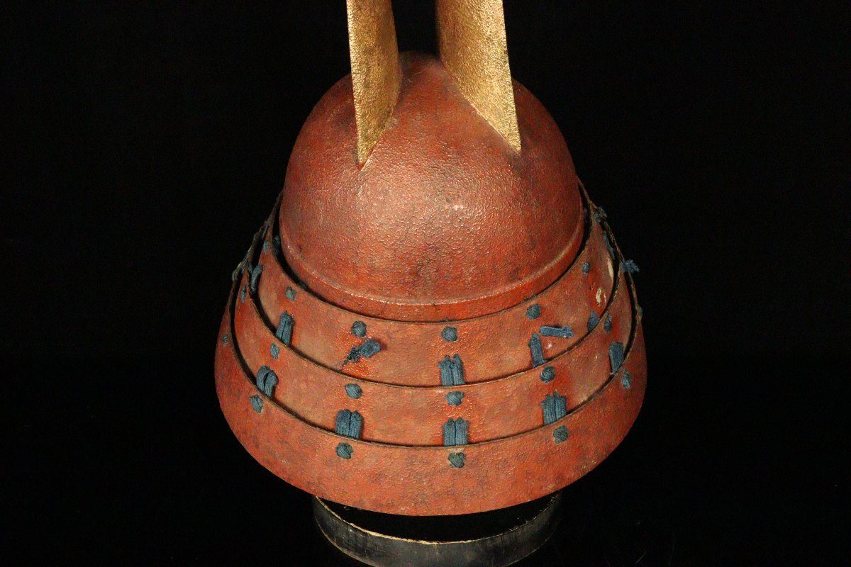 Kawari Kabuto Samurai Helmet — Tall Kuwagata Maedate with Gold Crest Motif (Edo-Style)