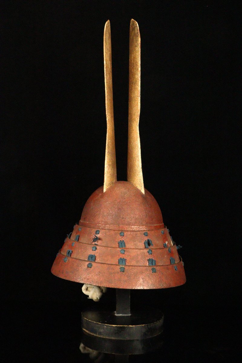 Kawari Kabuto Samurai Helmet — Tall Kuwagata Maedate with Gold Crest Motif (Edo-Style)