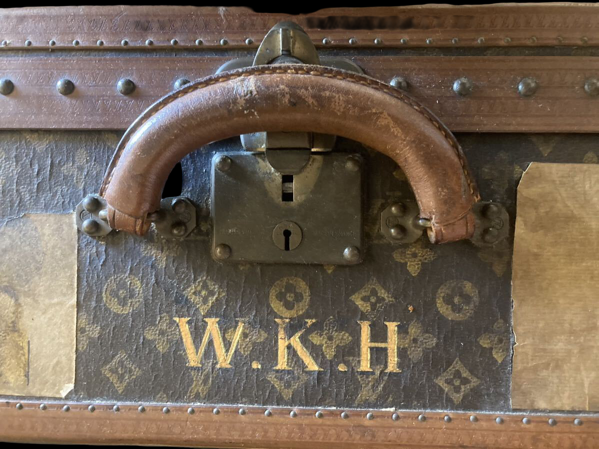 Louis Vuitton 1920s trunk with painted Japanese flag, view 5 of 10