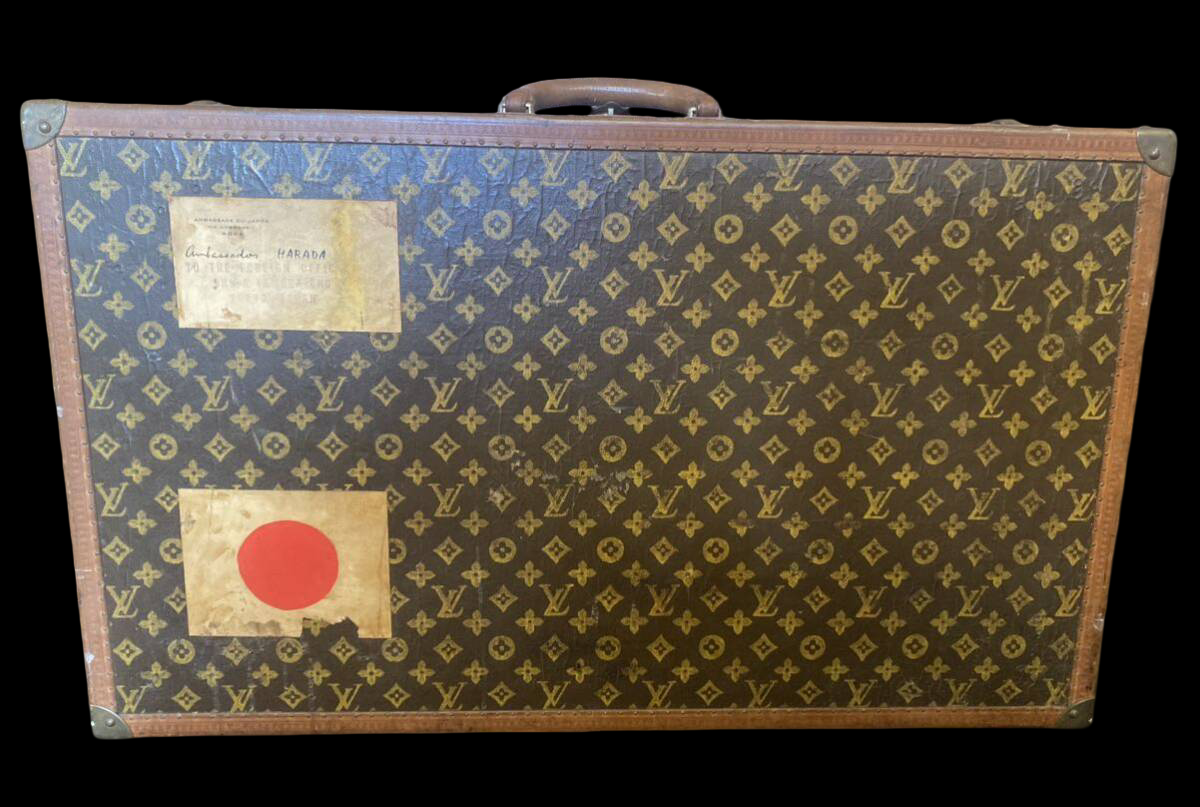 Louis Vuitton 1920s trunk with painted Japanese flag, view 6 of 10