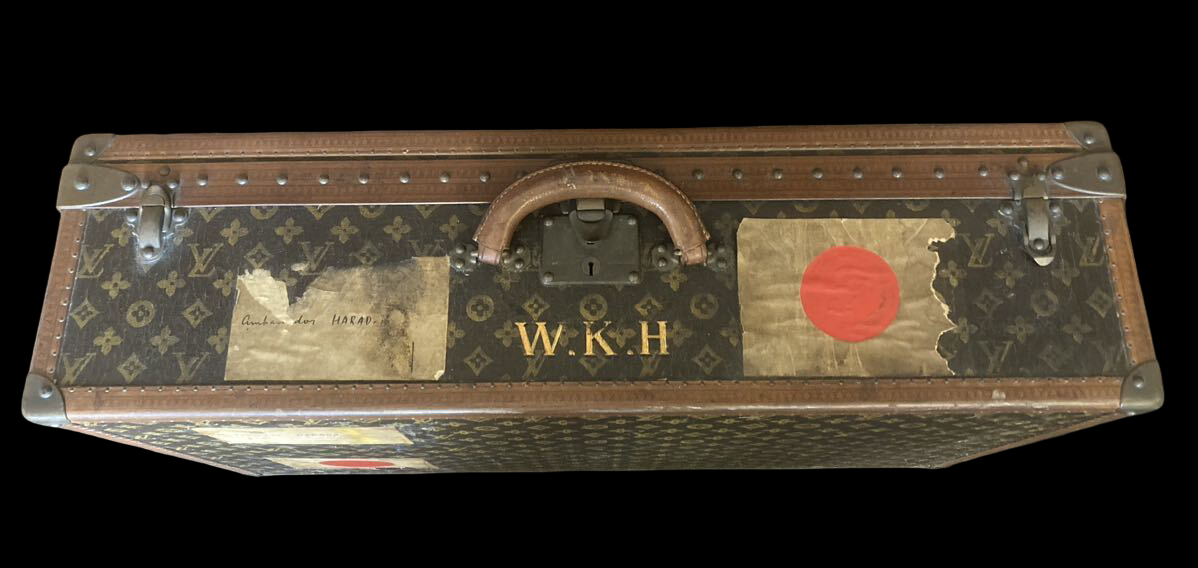 Louis Vuitton 1920s trunk with painted Japanese flag, view 7 of 10