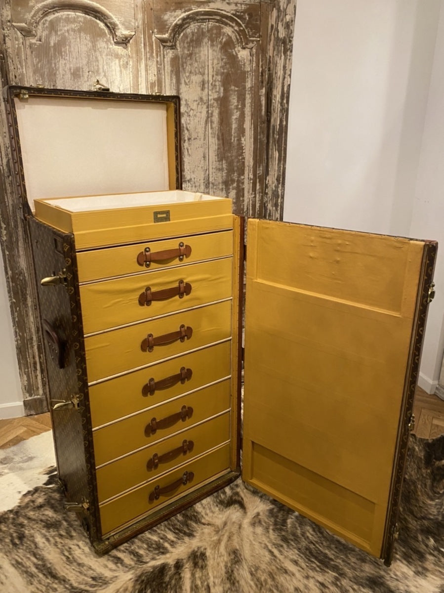 Louis Vuitton 1930s wardrobe trunk No. 160990, view 2 of 9