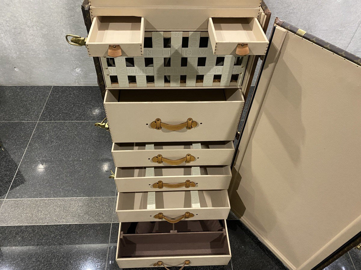 Louis Vuitton Secretaire Linge M11010 wardrobe trunk, view 2 of 10