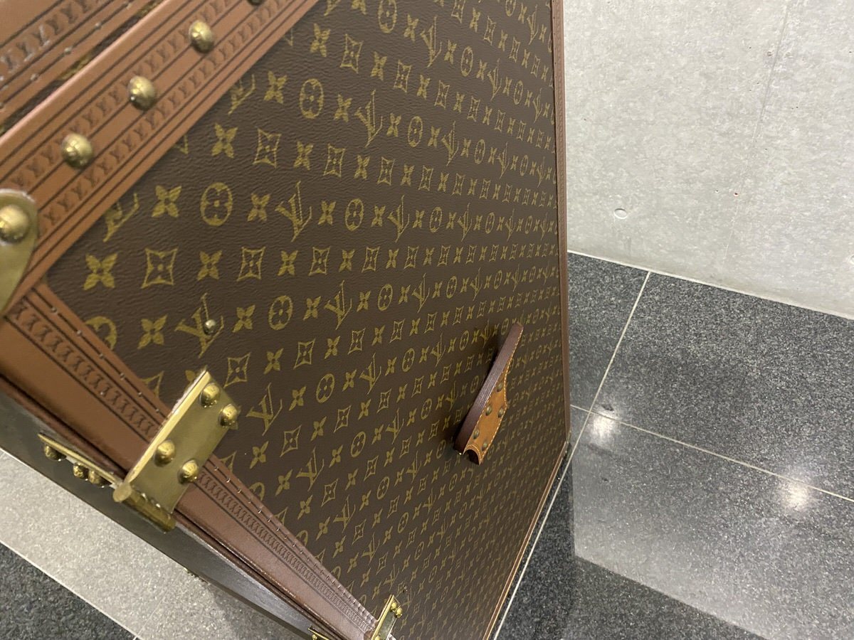 Louis Vuitton Secretaire Linge M11010 wardrobe trunk, view 3 of 10