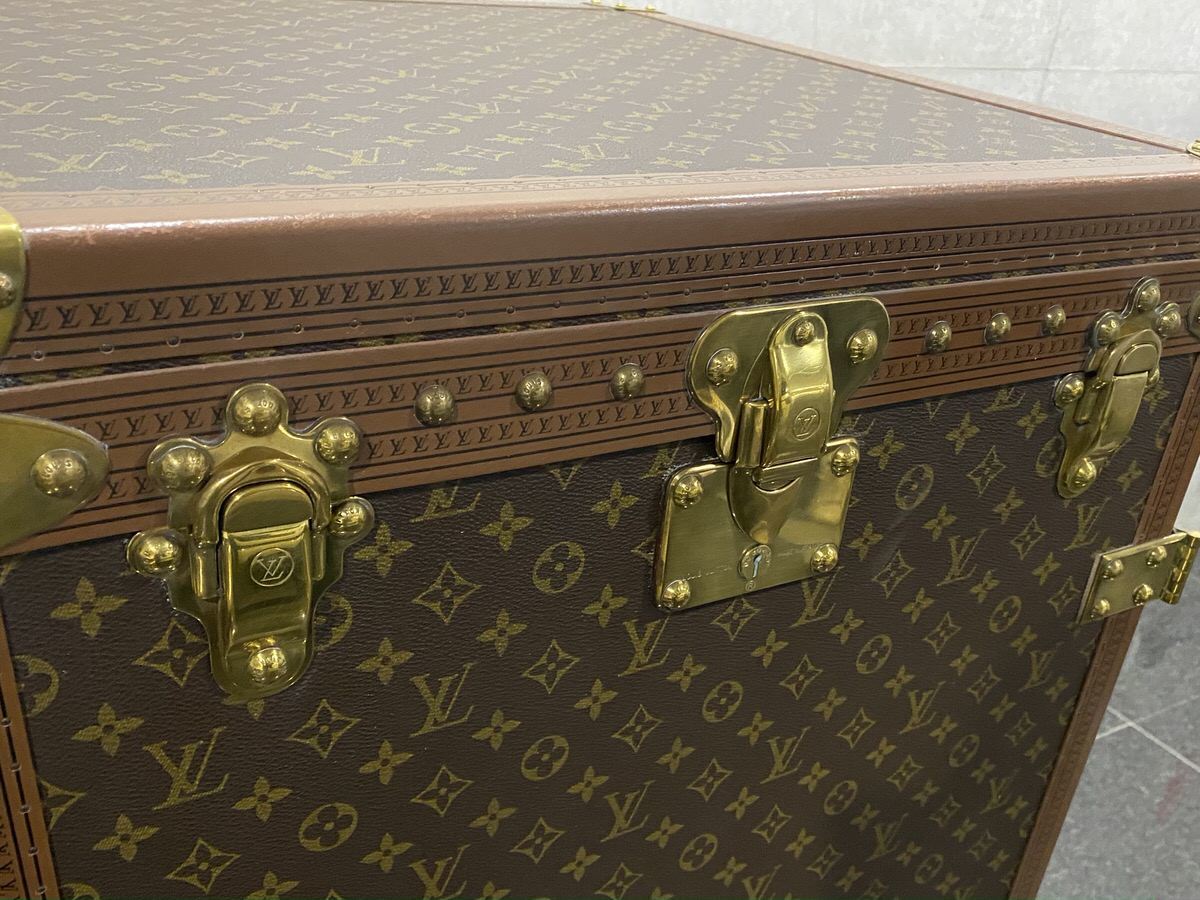Louis Vuitton Secretaire Linge M11010 wardrobe trunk, view 8 of 10