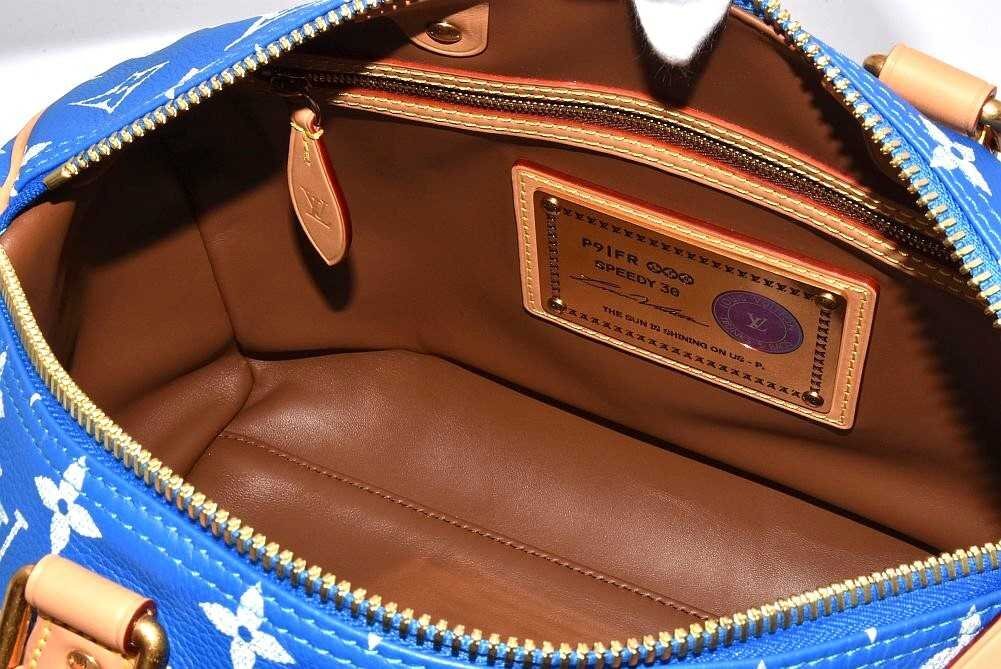 Louis Vuitton Speedy P9 Bandoulière 30 in blue, view 4 of 9