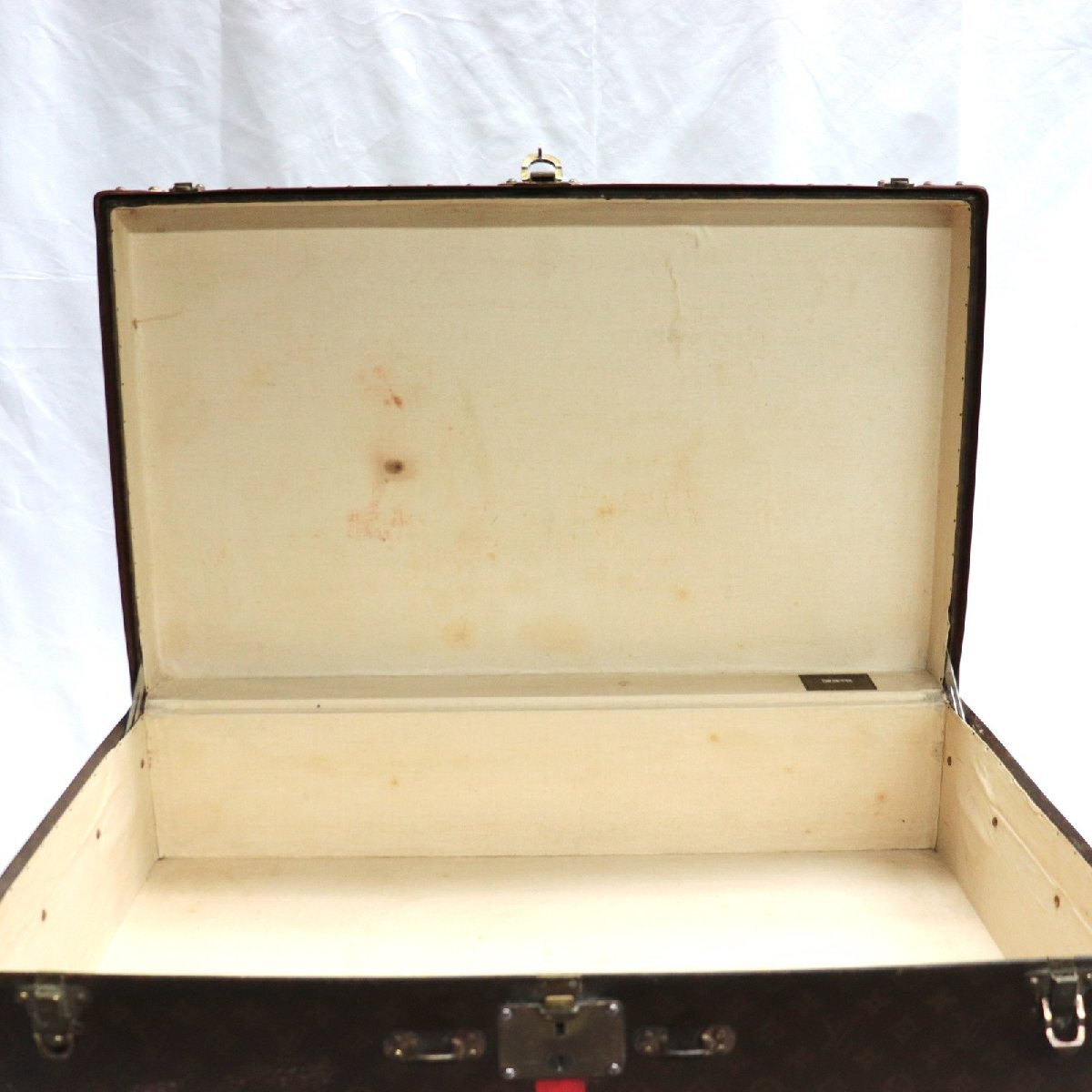 Louis Vuitton vintage Monogram 75 cm trunk, view 6 of 10