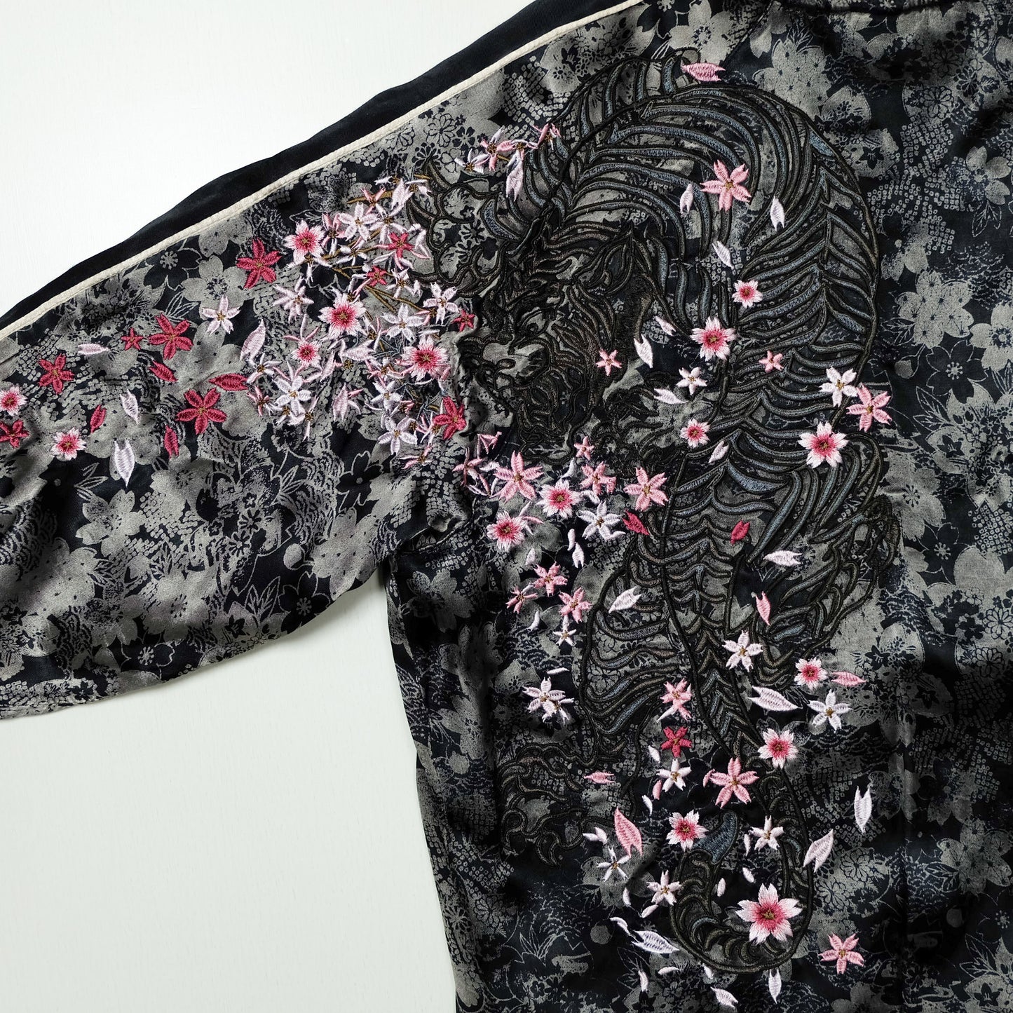 DOPE MAXIMALIST Miyabi Musubi Sukajan Jacket Zenbu Samurai Musha Warrior & Sakura Cherry Blossoms Tattoo Embroidery | Souvenir Jacket Japan