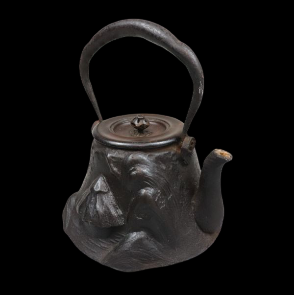 Antique Japanese Iron Tetsubin Dragon Mountain Tea Kettle — Sculptural Cast Iron Chagama, Meiji–Taisho Era Tea Ceremony Vessel