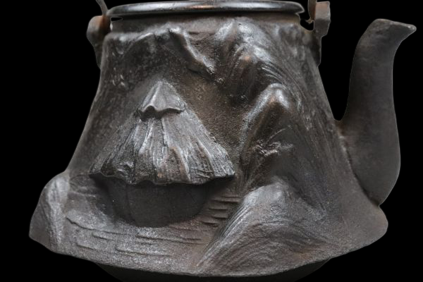 Antique Japanese Iron Tetsubin Dragon Mountain Tea Kettle — Sculptural Cast Iron Chagama, Meiji–Taisho Era Tea Ceremony Vessel