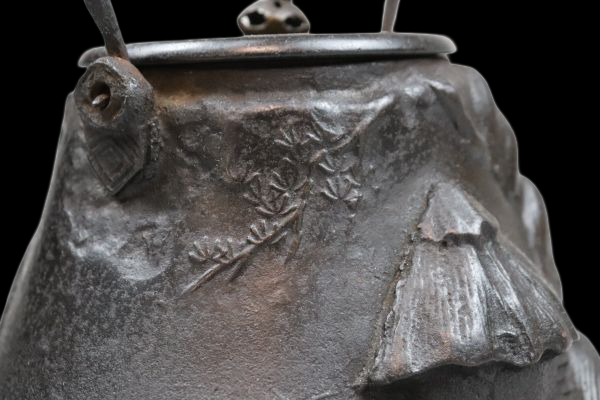 Antique Japanese Iron Tetsubin Dragon Mountain Tea Kettle — Sculptural Cast Iron Chagama, Meiji–Taisho Era Tea Ceremony Vessel