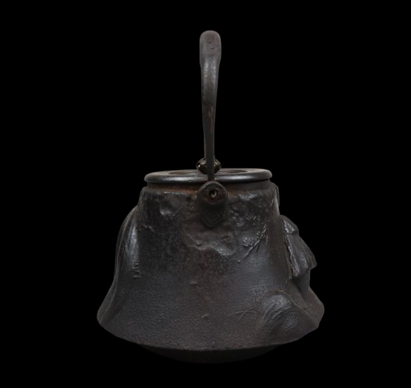 Antique Japanese Iron Tetsubin Dragon Mountain Tea Kettle — Sculptural Cast Iron Chagama, Meiji–Taisho Era Tea Ceremony Vessel