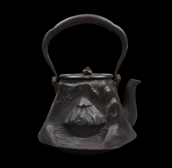 Antique Japanese Iron Tetsubin Dragon Mountain Tea Kettle — Sculptural Cast Iron Chagama, Meiji–Taisho Era Tea Ceremony Vessel