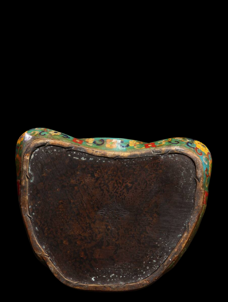 Cloisonné-Enamel Shakyamuni Buddha — Gilt Face, Floral Robe, Qing-Style Jingtai-Lan on Copper, 32 cm Seated Figure (Chinese Origin, Offered from Japan)